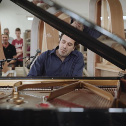 /steinway.com-americas/news/features/chilly-gonzales