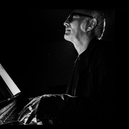 /steinway.com-americas/news/features/a-new-vision-ludovico-einaudi