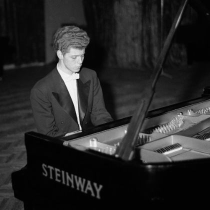 /steinway.com-americas/soundboard/soundboard-van-cliburn