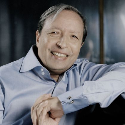 /steinway.com-americas/news/features/the-humanist-murray-perahia