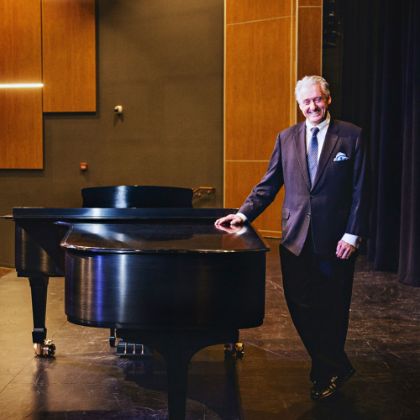 /steinway.com-americas/news/steinway-chronicle/k-12/a-patron-of-public-education-makes-collierville-a-steinway-select-school