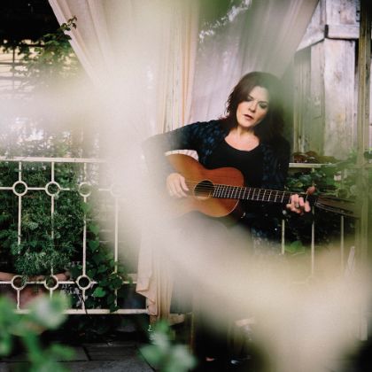 /listen-magazine/interviews/roseanne-cash