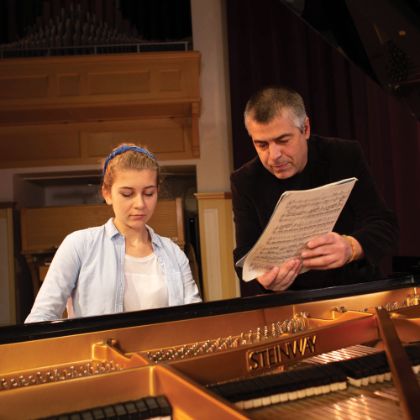 /steinway.com-americas/news/steinway-chronicle/winter-2020/steinway-the-unanimous-choice-of-faculty-at-illinois-wesleyan-niversity