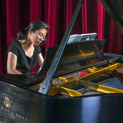 /steinway.com-americas/news/steinway-chronicle/k-12/heavens-open-for-all-steinway-gould-academy-s-global-piano-festival