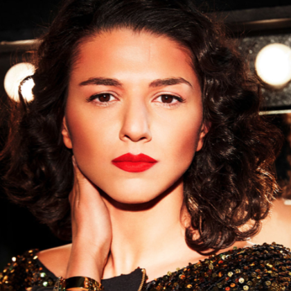 /steinway.com-americas/soundboard/soundboard-khatia-buniatishvili