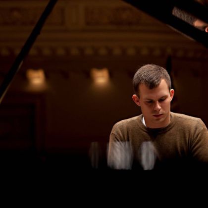 /steinway.com-americas/soundboard/soundboard-adam-gyorgy